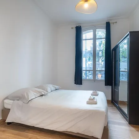Metro Alexandre Dumas Apartmán