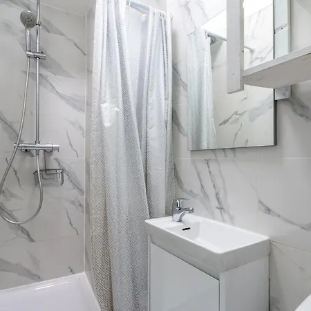 Metro Alexandre Dumas * Paryż