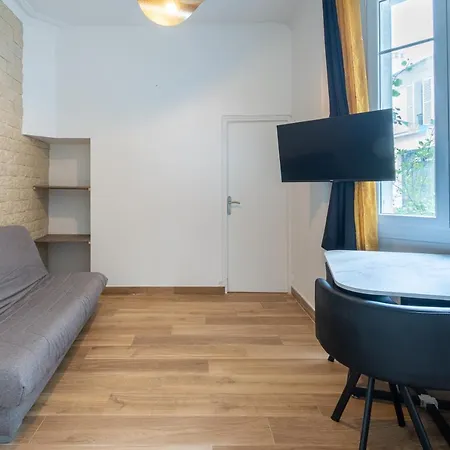 Metro Alexandre Dumas Apartment Paris